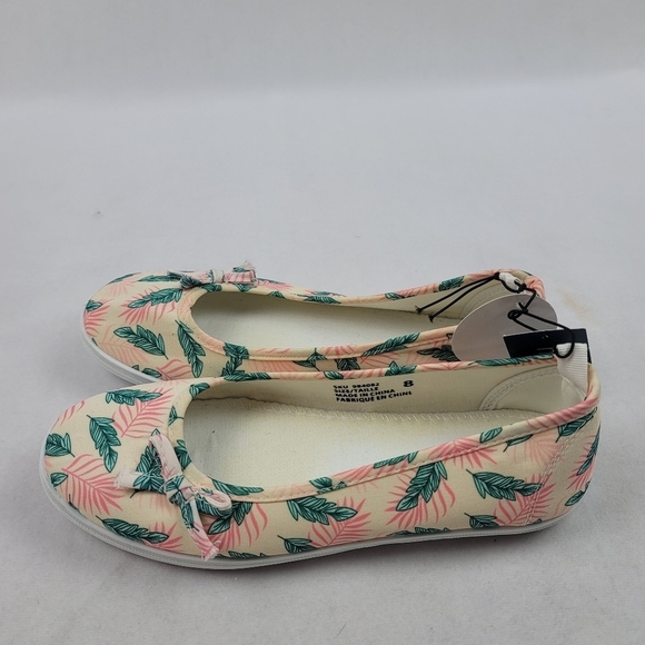 NWT set of tropical leaf poncho and cushion flats - Picture 6 of 10